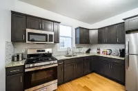 6 Mins From EWR Airport Cozy 3 Bedroom Apartment