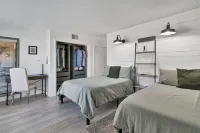 Greenside Getaway️! Walk to Clubhouse and Cradle! Panoramic Golf Views!