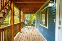 Bear Cub Charming 2-bedroom apartment near Sugarloaf on Snowmobile/ATV trails