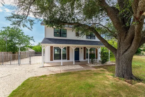 Charming 2-bedrm home in the heart of Liberty Hill Hotels in Liberty Hill