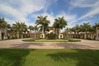 Luxury-Gran Paradiso 3 Bedroom/ 2.5 Bath Townhouse /High End Amenities