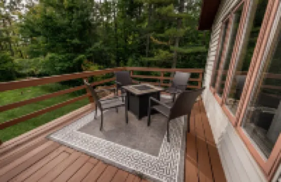 Whispering Pines By The Bay, quiet seclusion near water and town