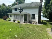 3 Bedroom Cottage on Owasco Lake. Eastside and Pet Friendly!
