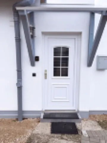 Modern furnished holiday apartment with two bedrooms and a workspace