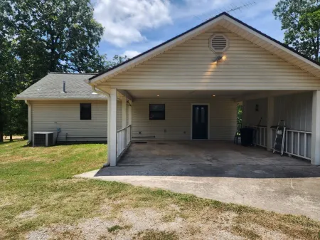 1-bedroom house with coutry side appeal, 10 min from town with AC/heat, WiFi