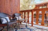 Remodeled-2/1 just blocks from the lift-labeled parking spot Hotels in 