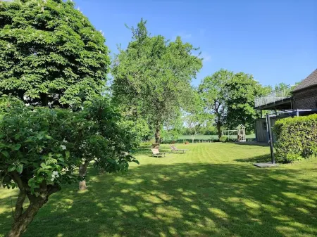 Haus im Seewind I, 90sqm - Country house with large garden, near Friesenstrand Отели в г. Тоссенс