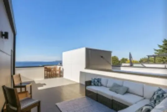 Luxury Alki Beach Townhome w/ Large Private Rooftop & Amazing Views!