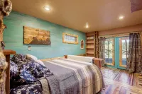 Farmhouse Cabin * Secluded 2.5 acres * Pet Friendly