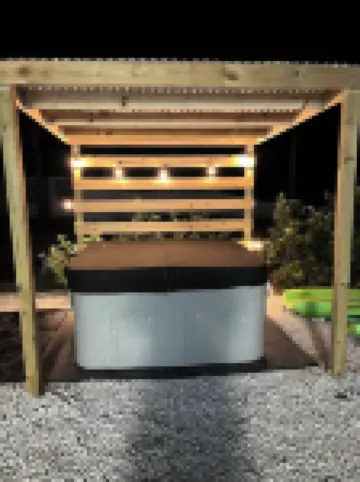 Canal home with direct river and gulf access, kayaks, hot tub, boat & motor inc