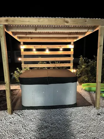 Canal home with direct river and gulf access, kayaks, hot tub, boat & motor inc