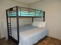 Beautiful Oasis only steps away from the lake