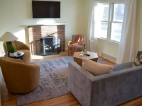 Charming Home Away From Home! Hotels in Cedar Falls