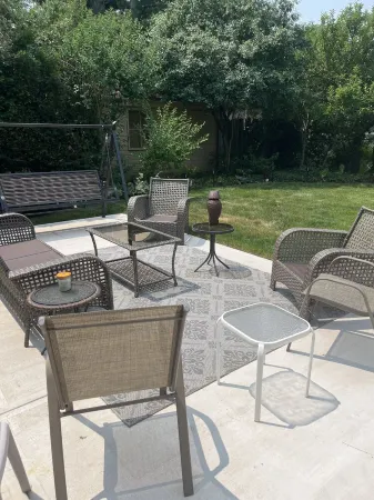 Marigold Inn ! Mid century renovated home! 1.2 mi from ND!!