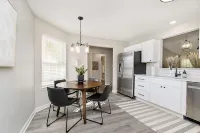 Sweet Creek Retreat-Beautiful Fishers-EV friendly