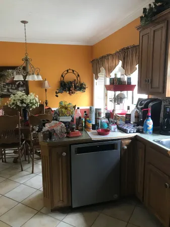 Upstairs Private Room Full Bath 15 Mins From Down Town Nashville. No extra fees