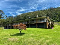 Budgong Lodge Secluded farm stay with horses and cattle - 4 Queen bedrooms Hotels in Kangaroo Valley