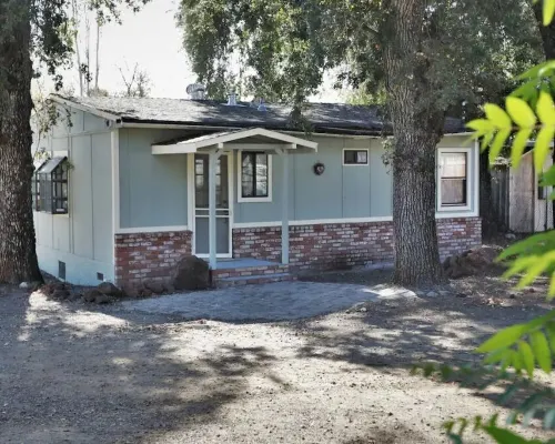 Best Fishing  in Clearlake Oaks at the Bass house. . . By the water. 萊克縣酒店