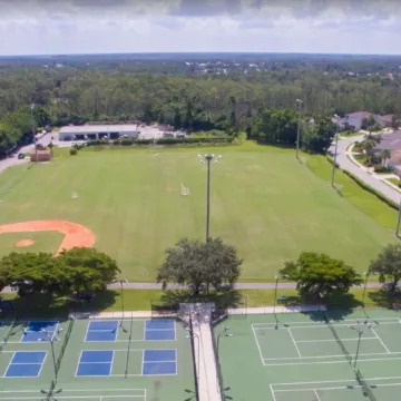 Gorgeous Newly Furnished Condo in Gated Golf Course of Stoneybrook