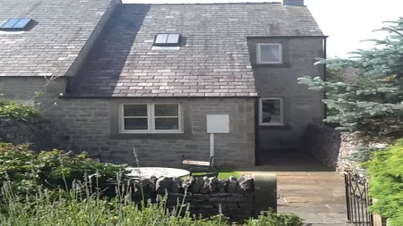 2 Bedroom Luxury Cottage close to Bakewell, in the stunning Peak District Отели в г. Овер Хаддон