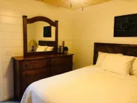 Knotty Squirrel Unit 3 Multibedroom Suite