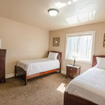 Updated 2-bedroom condo with pool