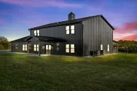 Barn! 2-Hole Golf Course, BBall, Wiffleball, Soccer, Theater, Arcade, 2 Hot Tubs