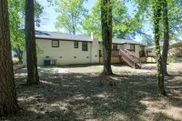 Beautiful 3 BD/2 BA Home with Ping-Pong, Arcade, Grill, and 2 Dining Rooms