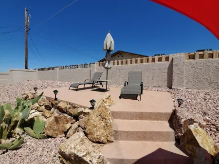 Minutes to Lake Havasu and Havasu Riviera Marina! Beautiful Pool & Spa Home!