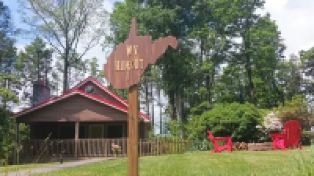 Summersville Lake Pet Friendly Getaway