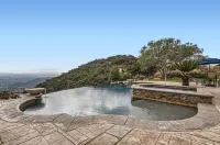 Private Vineyard Oasis: Luxe Estate, 360 Views, Pool/Spa, Theatre, Sports Court!