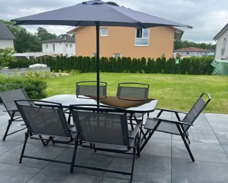 Moderne Ferienwohnung, Platz für 6 Gäste - 2 Schlaf-/ Wohn-/badezimmer, Terrasse Hoteles en Singen