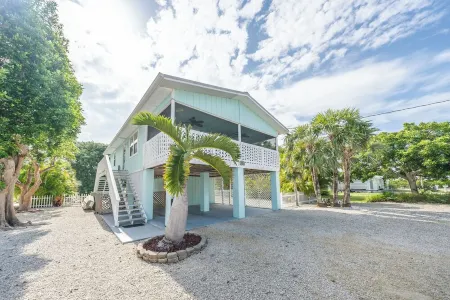 Relaxing Florida Keys canal front home in nature preserve