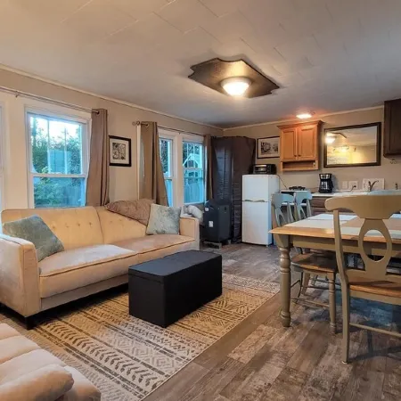 1-Bd Bungalow/Free Parking/Nice Space for 2