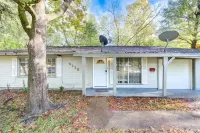 Arcade - 7000 games, King beds by West end Hotels near Ida Reed Dog Park