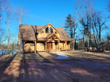 Eagles Bluff 6 Br Lakefront Cabin on 20 Acres