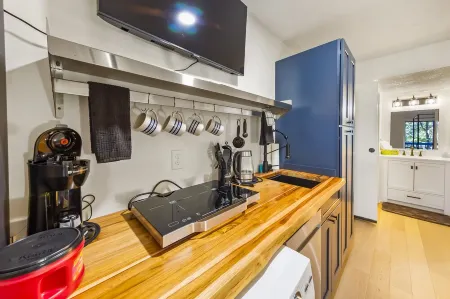 Beautiful new studio on the water