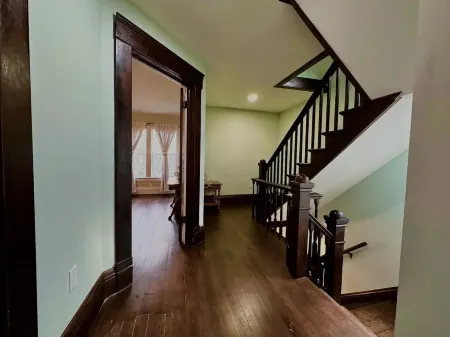 1904 home near Tacoma dome & convention centerPet friendly