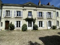 3500 SQF/HISTORIC HOUSE WITH WARMED POOL IN THE OLD SAUMUR/GREAT VIEWS
