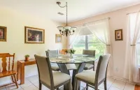 Upscale 1 Story 3 Bd 2 Ba on Bourbon Trail Close to Town 4 Beds/3 XL Beds + Q/S