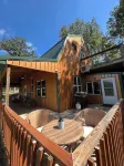 Cabin at the Cove. A hidden cabin walking distance to a private cove.