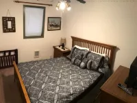 Chalet, Clean, 3BR / 2BA in Snowline, Best Rates, close to skiing, WiFi & Hot Hotels in Glacier