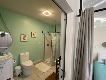 Private Cozy Studio in Navarre FL Отели в г. Наварр