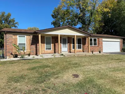 Lots of Space! Central to St Charles and STL. Newly Remodeled. Large Backyard! Hotels near Missouri Lottery Regional Office