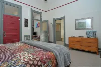 Historic comfy loft in the heart of Salida! View calendar