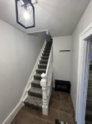 Pet friendly, freshly renovated, 5 minute walk to beach in the heart of the city