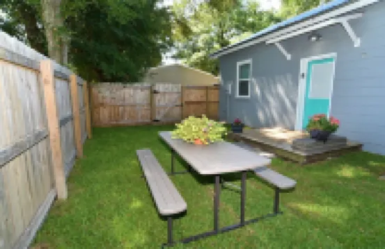 Teal Door Inn-With Fire Pit!