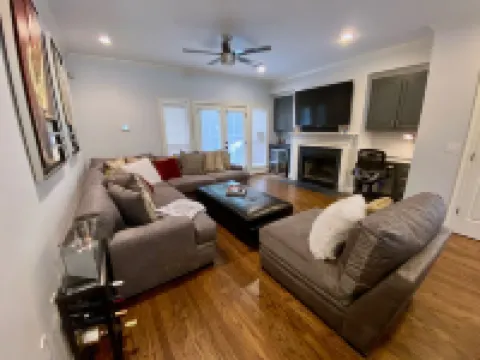 Updated Cottage 1 Bedroom 2 guests Close to Everything Downtown