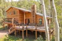 NEW! Secluded & Cozy Gold Creek Cabin Fire-pit / ATV & Hiking Trails / Gameroom