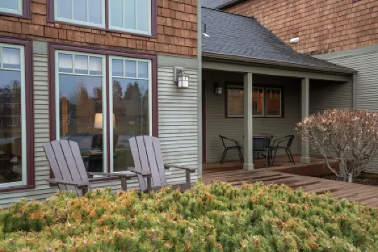 View stunning sunsets and enjoy cozy comfort steps from the heart of Sisters.